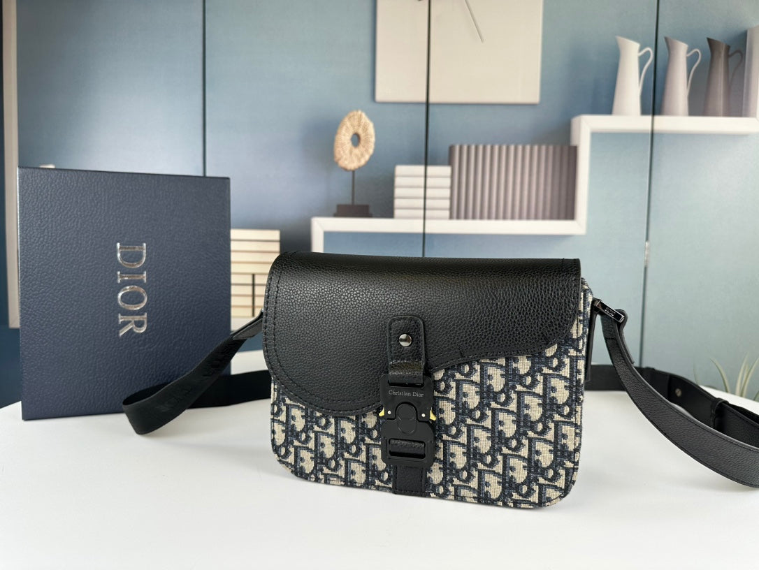 Classic Leather Crossbody Bag β Minimalist Design, Maximum Function