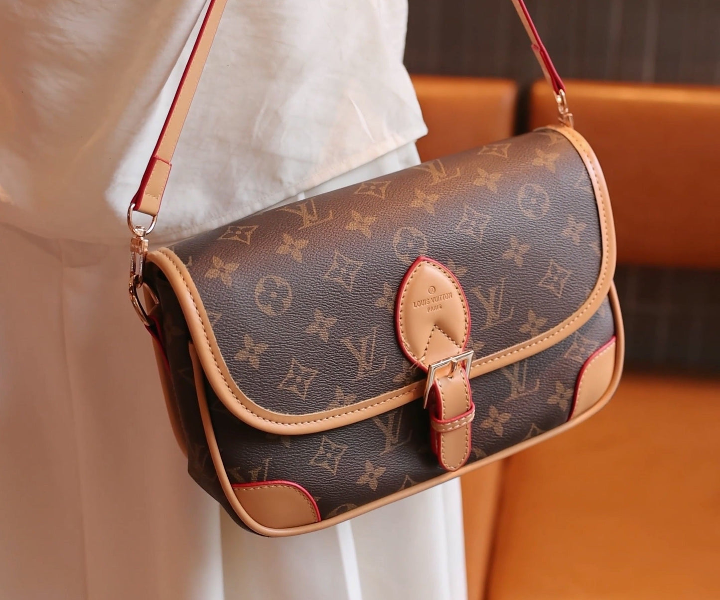 Vintage-Inspired Box Hand bag