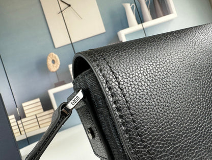Classic Leather Crossbody Bag – Minimalist Design, Maximum Function
