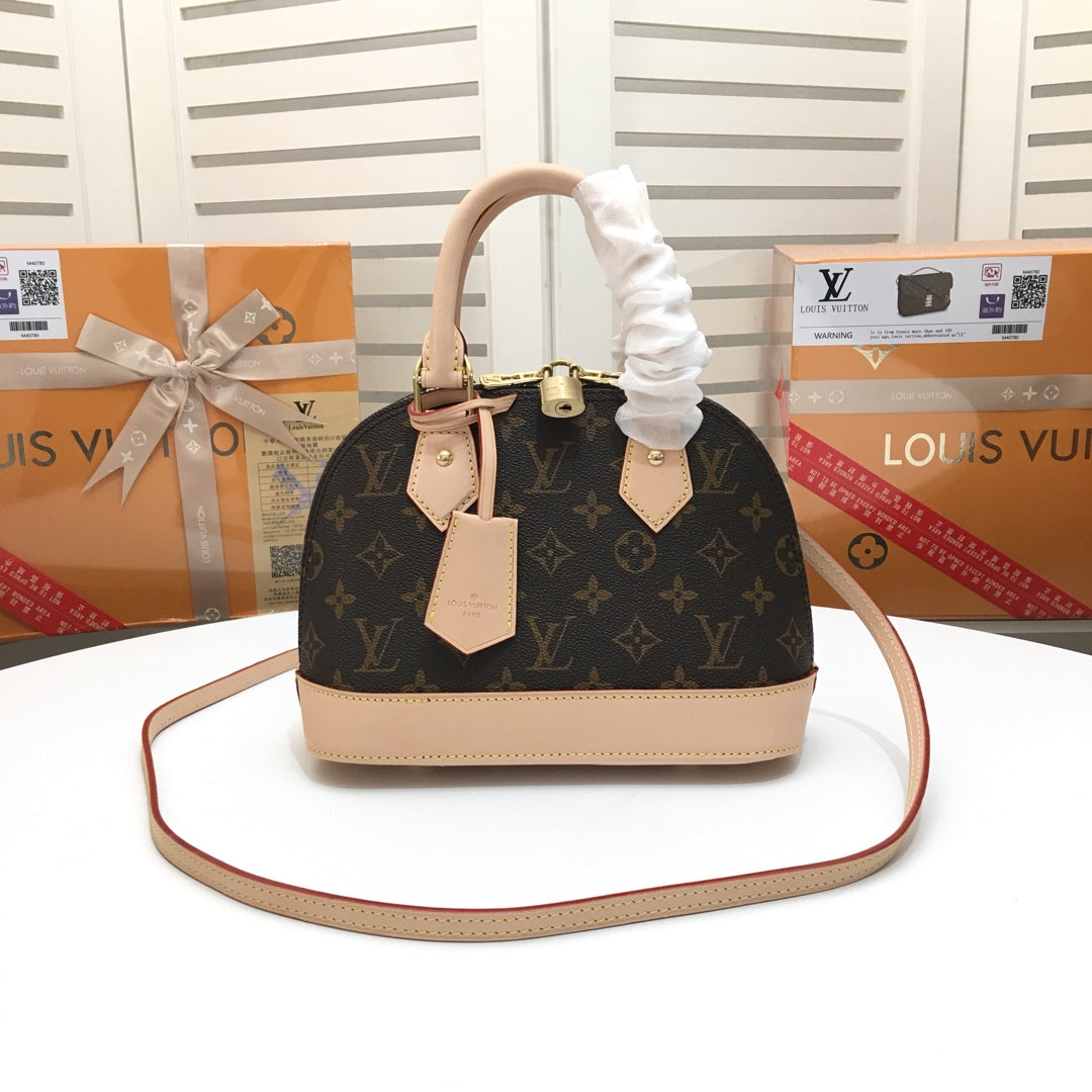 Elegant Leather Handle Crossbody Bag – Timeless Design & Premium Craftsmanship