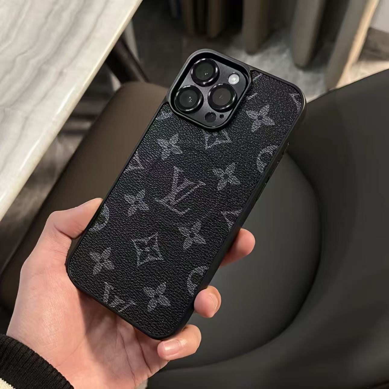 Mono iPhone Cover