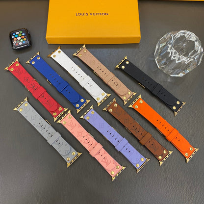 Bracelet de rechange Apple avec décoration en rivets et monogramme en relief WATCH BANDS