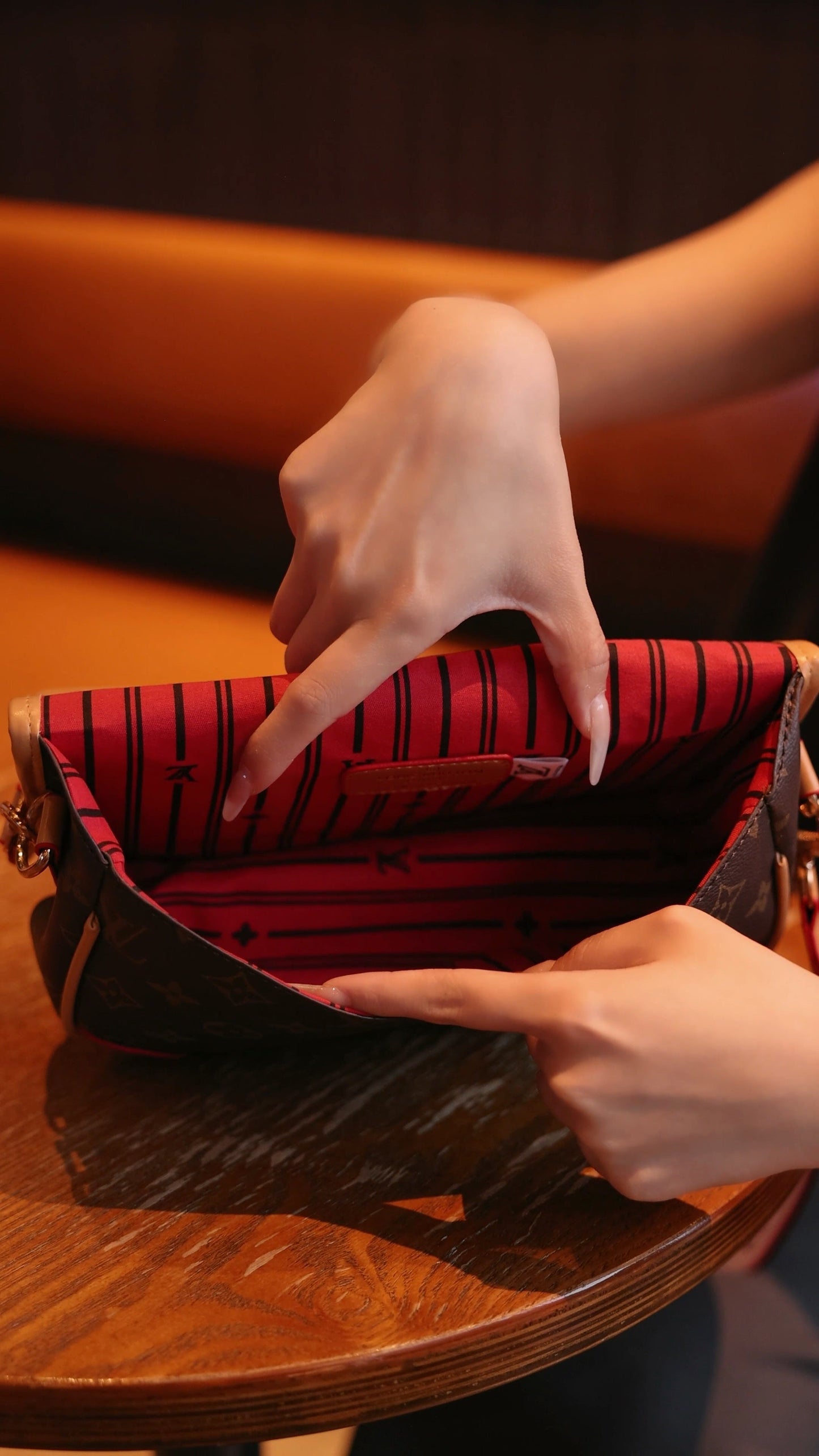 Vintage-Inspired Box Hand bag