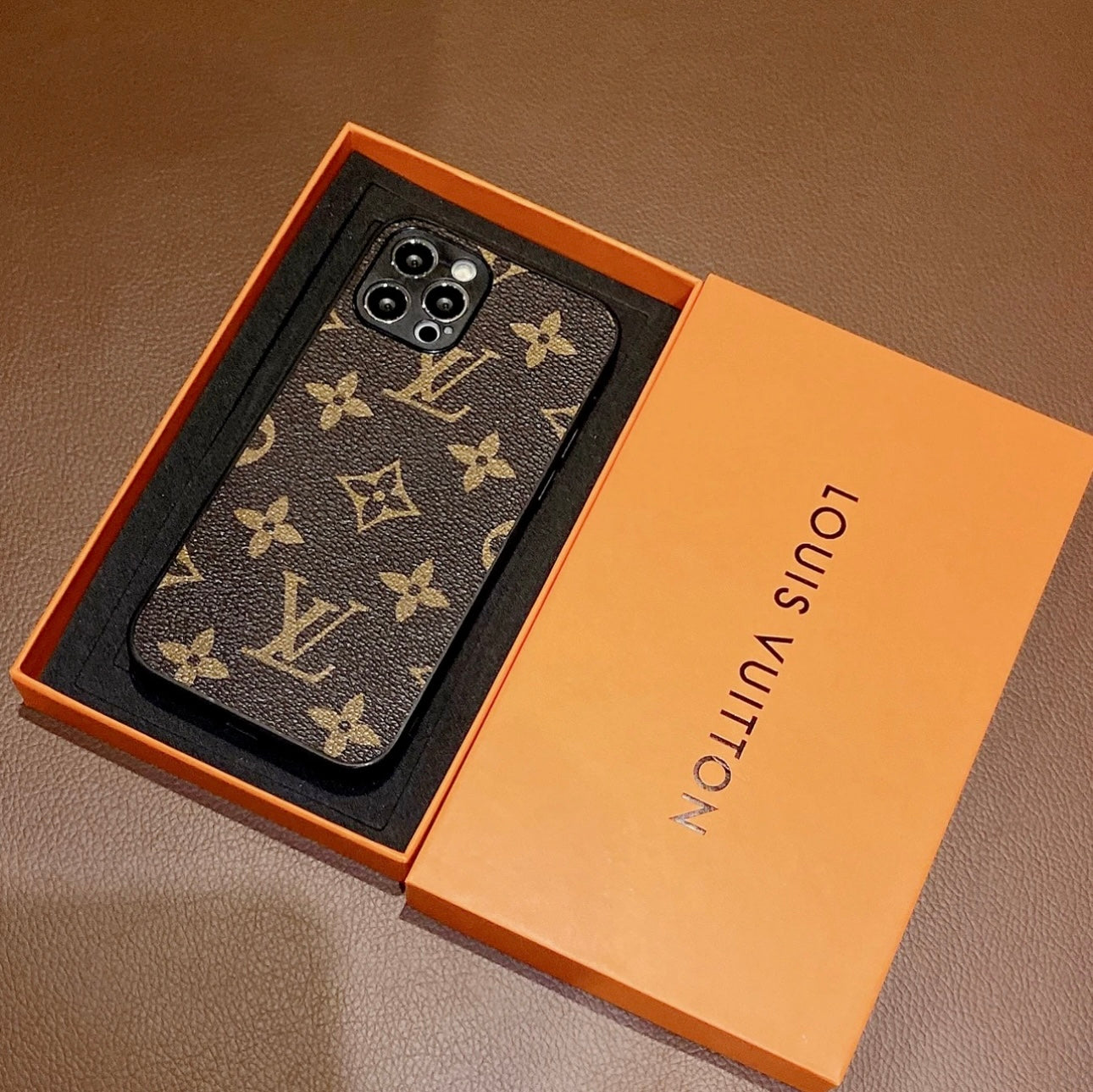 NEW LV  Shine x Mono iPhone Cover