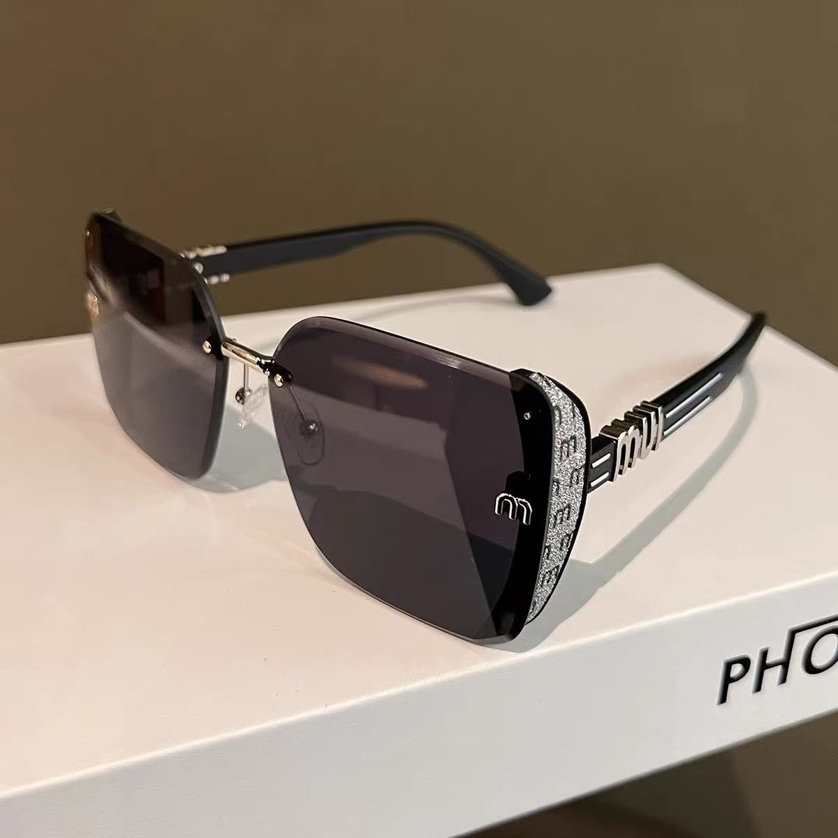 M - Stylish and Versatile High-Definition Sunglasses