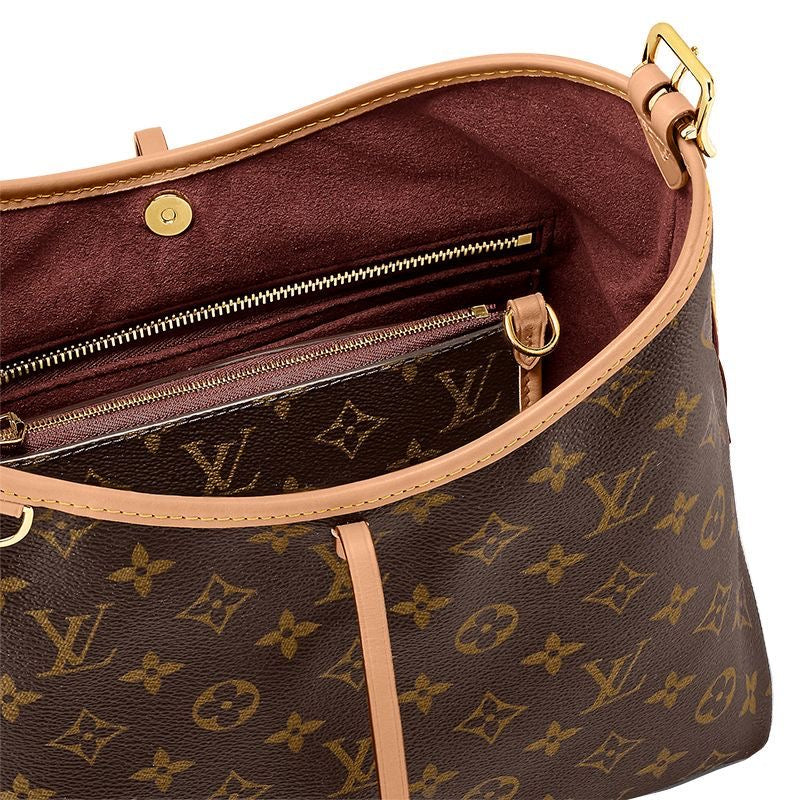 Premium Shoulder Bag: Essential for Modern Style